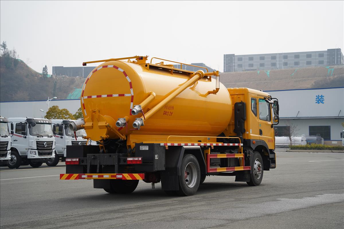 18T吸污車